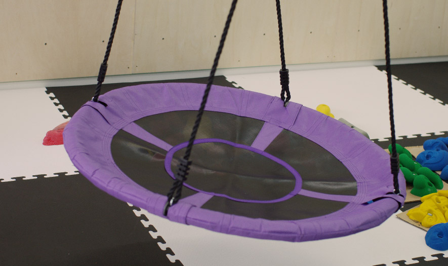 子供同士の関わりを学び規則正しい生活習慣を身につけます。